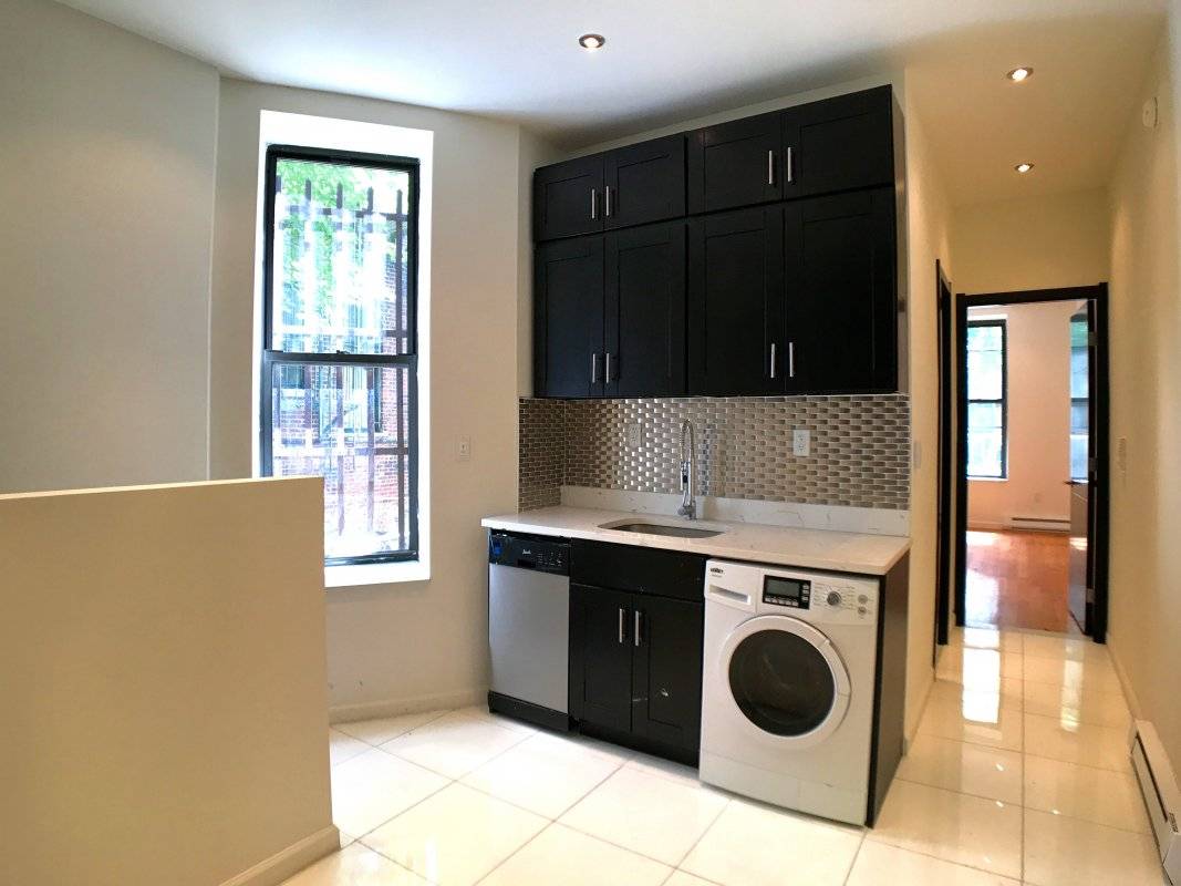 RECENTLY RENOVATED 2BR DUPLEX HARDWOOD AND TILE FLOORING DESIGNER BATHROOM STAINLESS STEEL APPLIANCES IN UNIT LAUNDRY CLOSE TO COLUMBIA UNIVERSITY, TRANSPORTATION amp ; CENTRAL PARK !