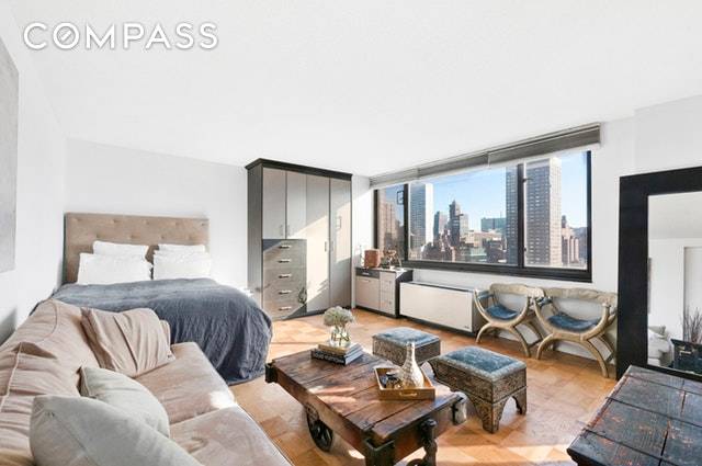 Sunny, Light filled amazing High Floor Park Avenue Studio in the heart of NoMad.
