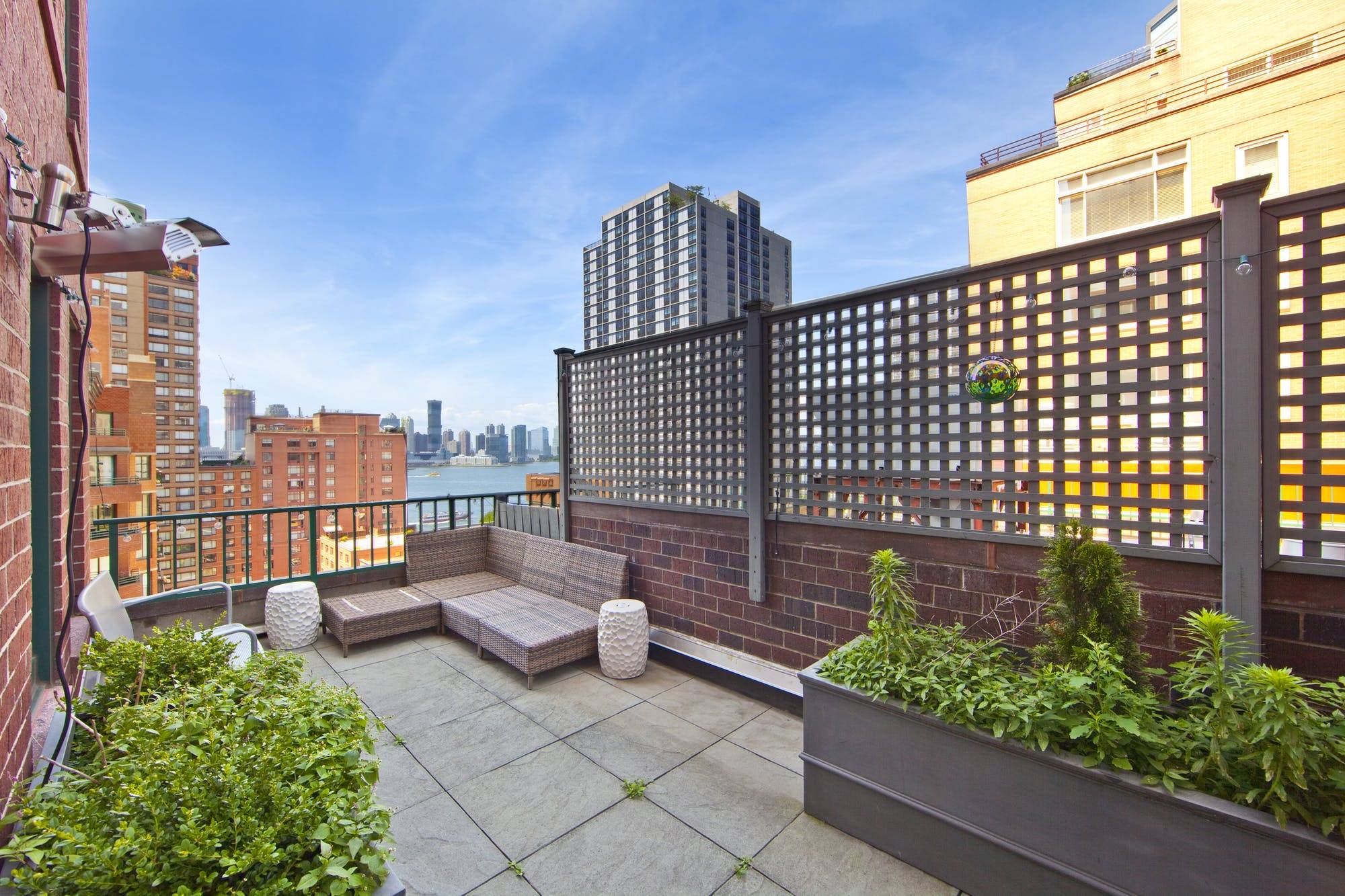 HUGE PRIVATE TERRACE ! ! The only 2 bedroom 2 bathroom home with a private, west facing terrace is now available in 225 Rector Place, the prime Battery Park condominium ...