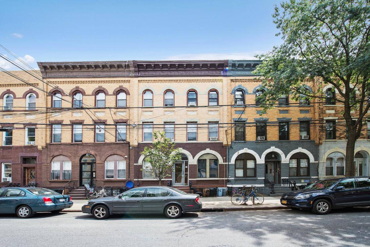 Fantastic Greenpoint Investment Opportunity 6 Unit Apartment Building for Sale A multi family brick construction 6 rental unit building located in Greenpoint, Brooklyn.