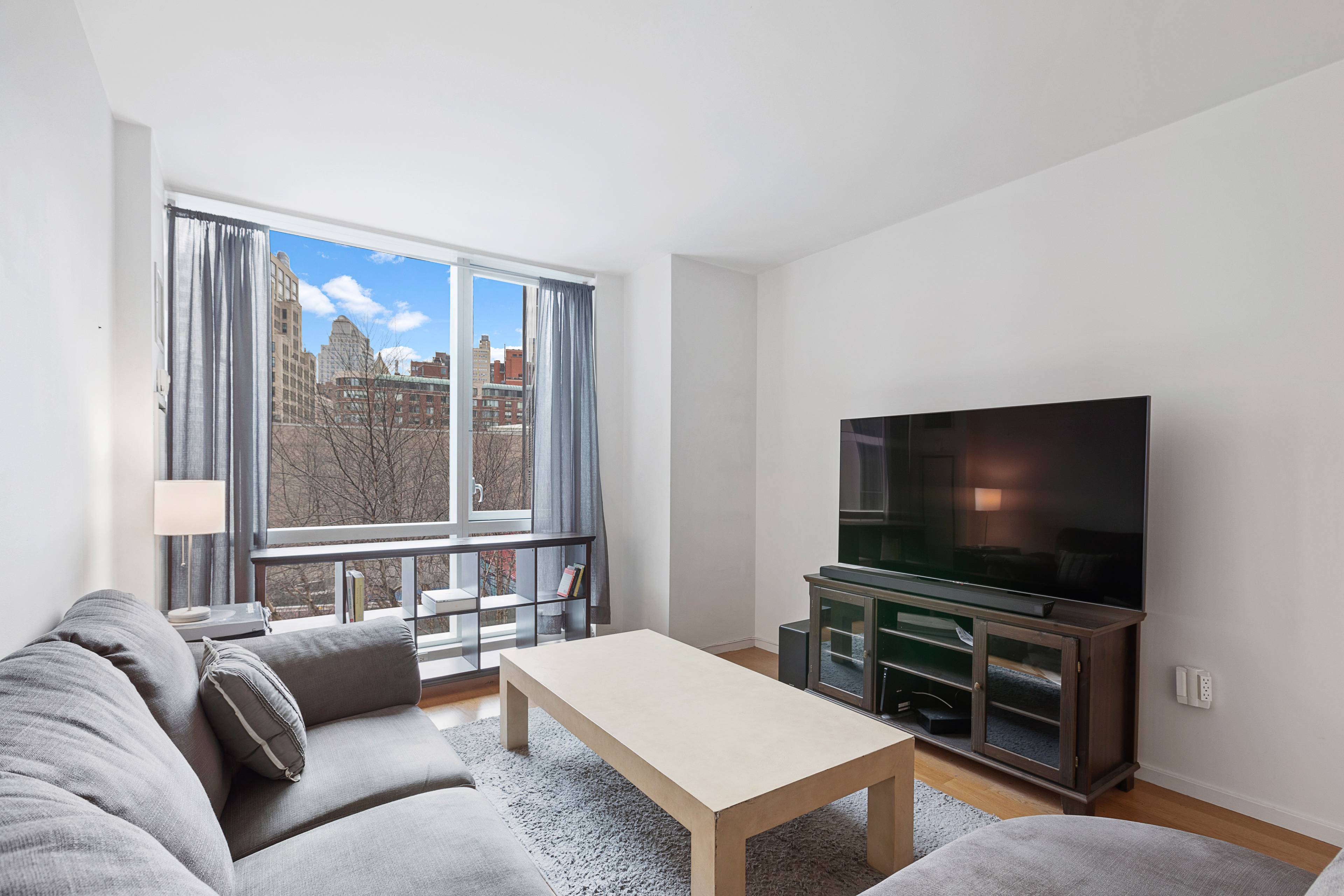 JUST LISTED! SPACIOUS 1 BEDROOM IN THE HEART OF TRIBECA FOR SALE