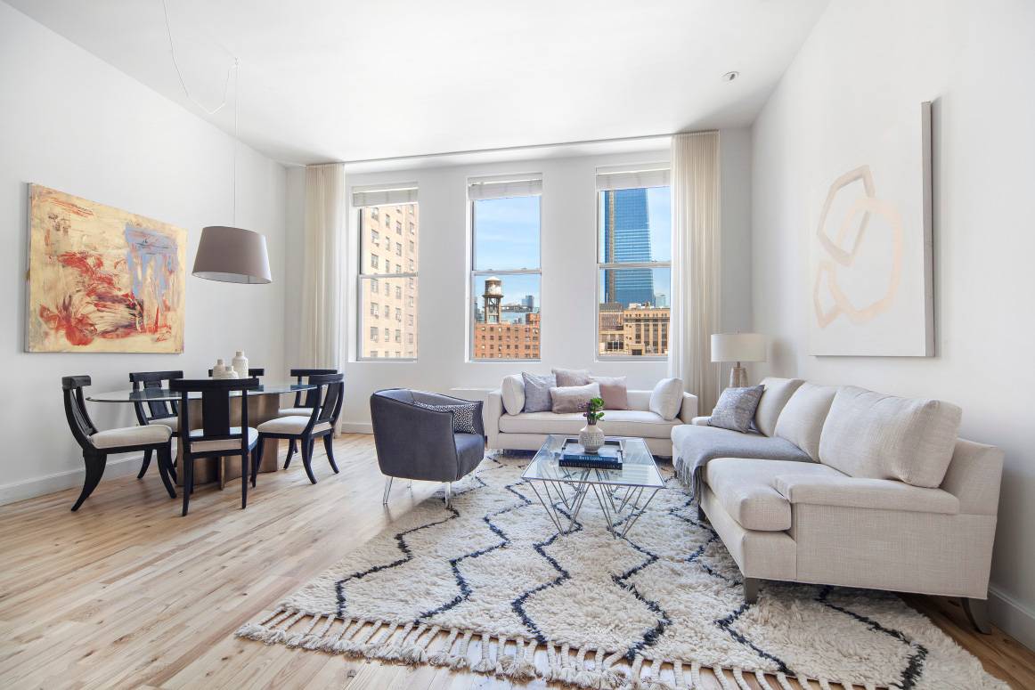 Located amid the gallery district and The High Line in West Chelsea, this voluminous prewar corner loft has it all luxurious finishes, soaring ceilings, open city views, fantastic entertaining space, ...