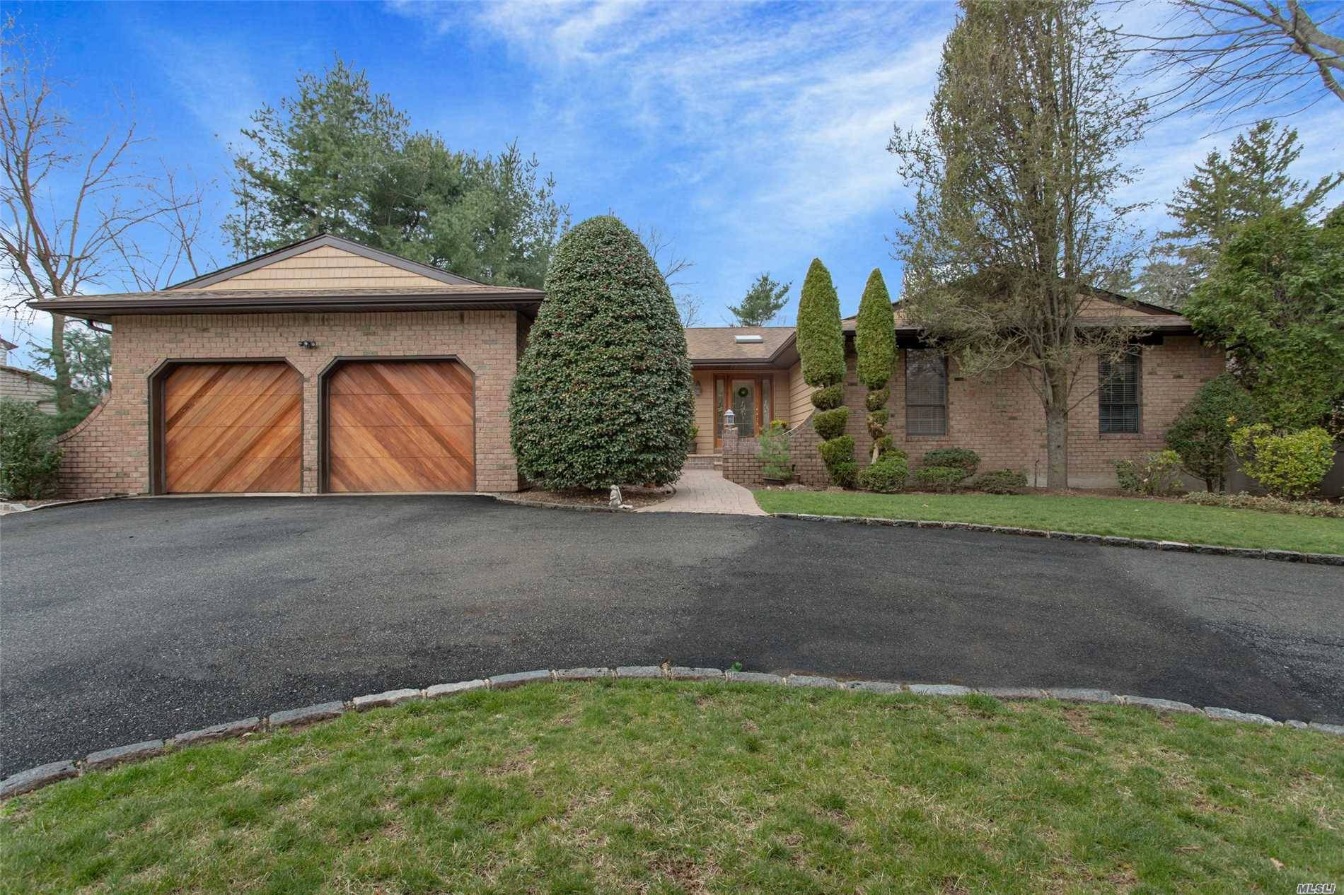 Sprawling Ranch In Desirable North Syosset Pelican Pond Estates Sited On 1 2 Acre Of Flat Park like Property.