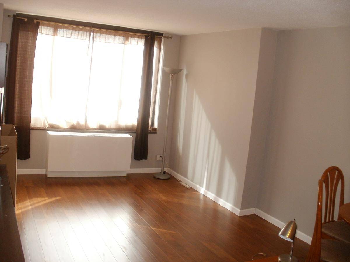 Luxury very bright and spacious over size 1 Bedroom, 1 Bathroom apartment with beautiful open city views of FIDI, Freedom Tower and Hudson River Views.