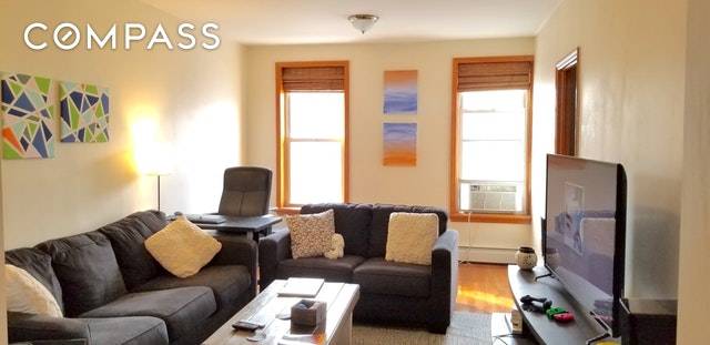 Live the LIC dream in this spacious 3 bedroom, 1.