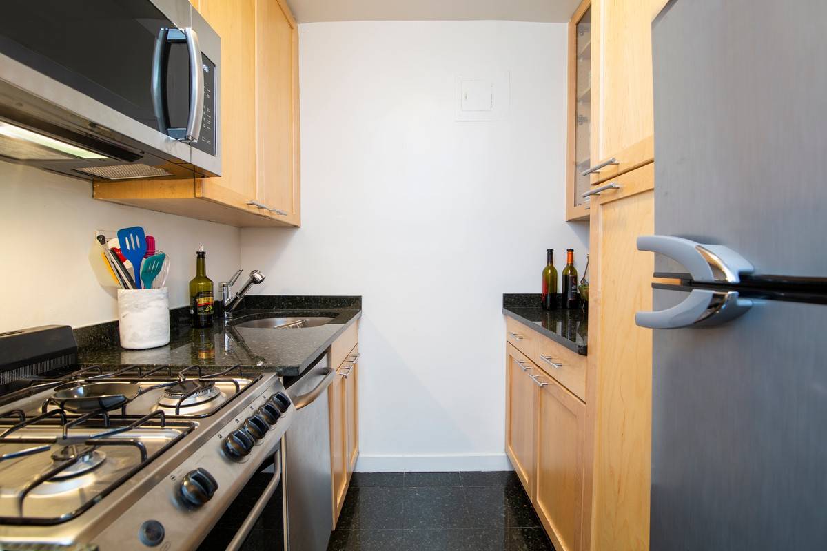 1BR in a well maintained building, charmingly located in the heart of East Greenwich Village Historic District.