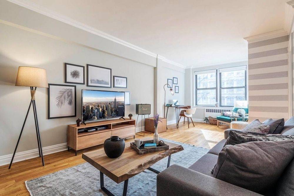 HUGE Renovated 1 Bedroom / Flex Opportunity in Chelsea with an Open Layout and Tons of Space