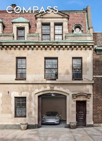 Absolutely exquisite, historic 3 story carriage house in Clinton Hill, Brooklyn, the former home of comedian Chris Rock in the 1990s who did wonderful renovations to the property while retaining ...