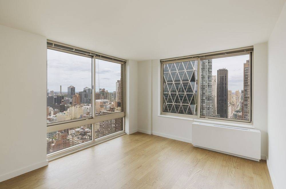 South of Central Park - One Bedroom Located in Luxury High Rise - Full Service