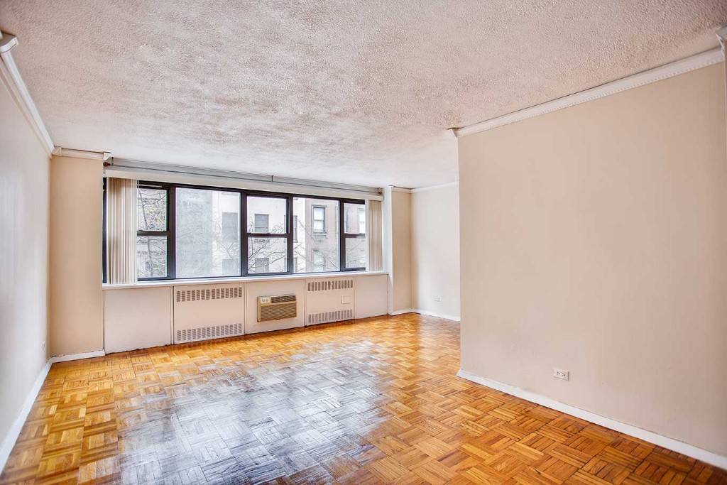 A spacious studio apartment within a five minute walk from the 6 train.