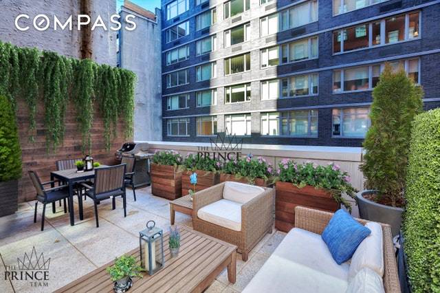 Filled with spectacular finishes and stunning views, this two bedroom, two bathroom condominium with a large private terrace is a rare find in the perfect Tribeca neighborhood.