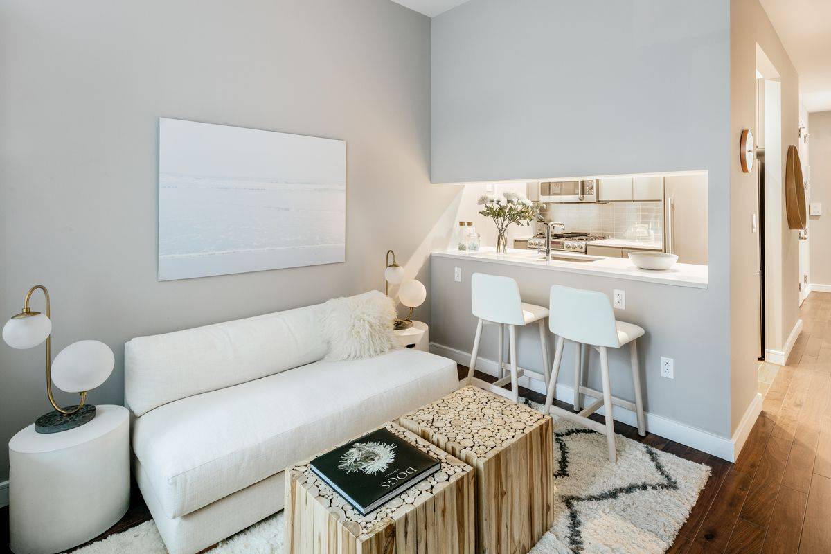 Luxurious 1 bedroom in Chelsea with rec room, lounge, indoor pool and fitness center