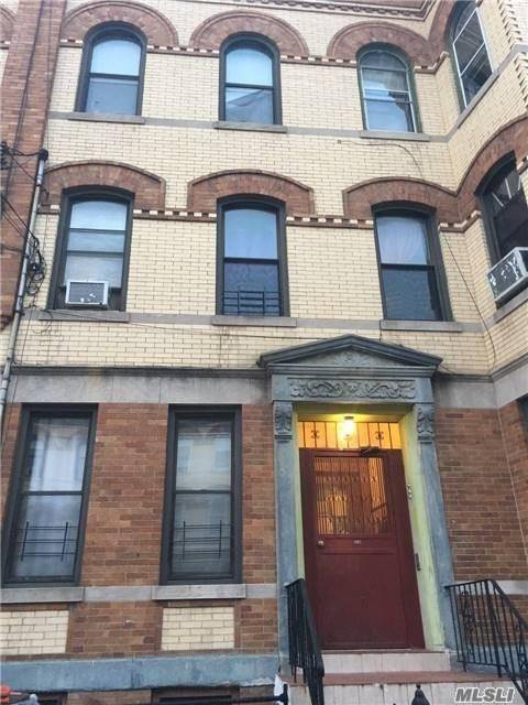 Huge 6 Family townhouse, Great Condition.