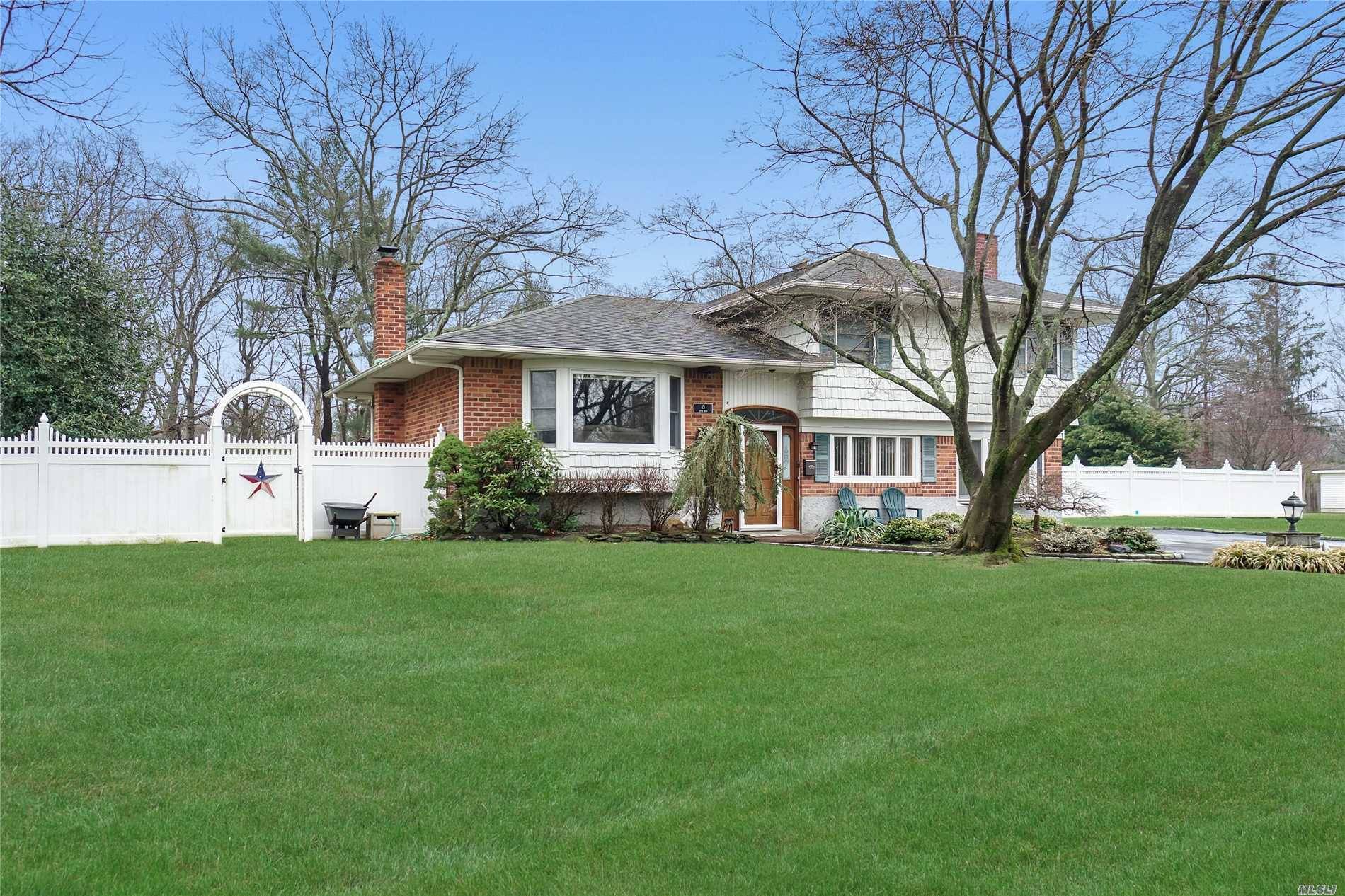 Beautiful Expanded Split Set On 1 Acre In Desirable Commack Baseball Section.