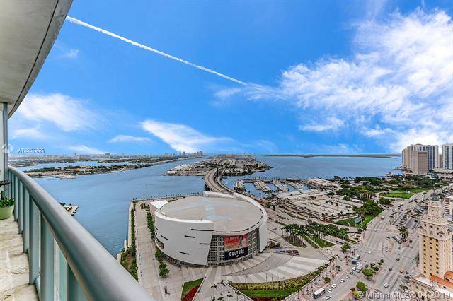 Spectacular panoramic water and city views from this gorgeous 2BR/2BA at Marina Blue