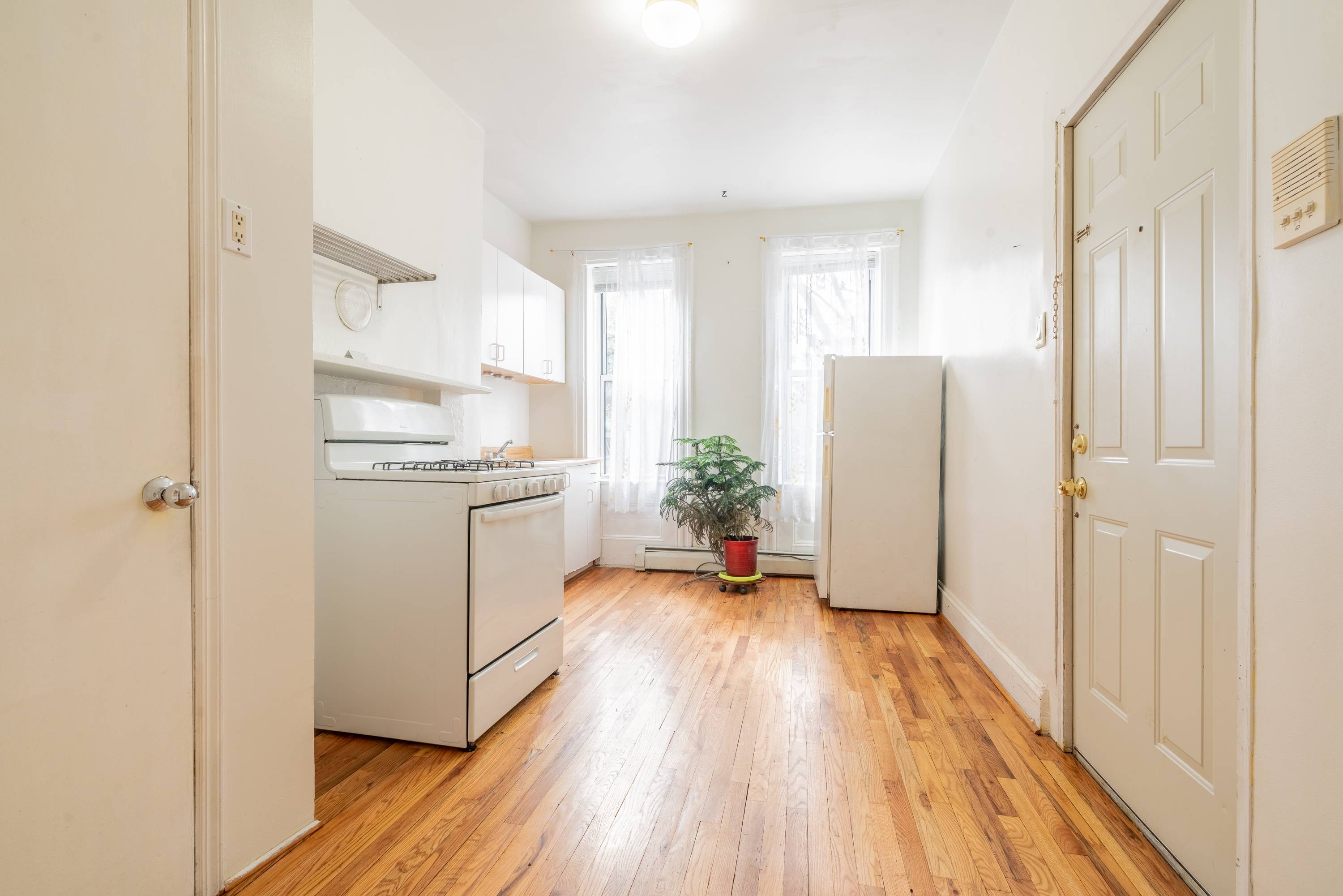 Parlor Level Floor Thru 1BR Apartment in Downtown Jersey City! Shared Backyard! Laundry on Site!