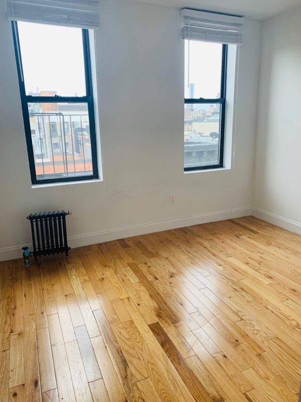 July Move in, Largest 2 bed 2 bath in all of SoHo for the price listed Verified This 2 bedroom is located in the heart of Soho and features a ...