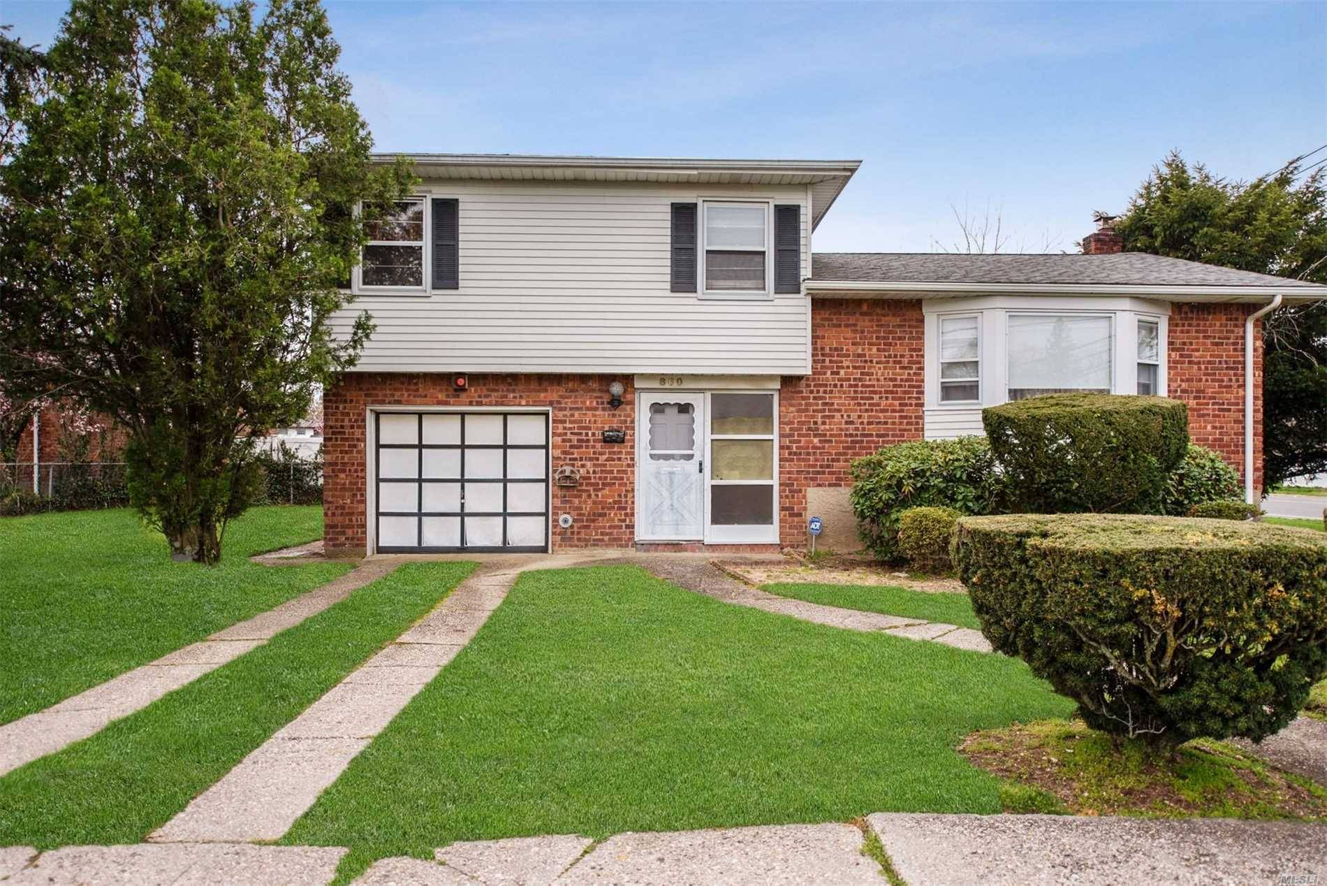 Home awaits on a cul de sac in North Bellmore !