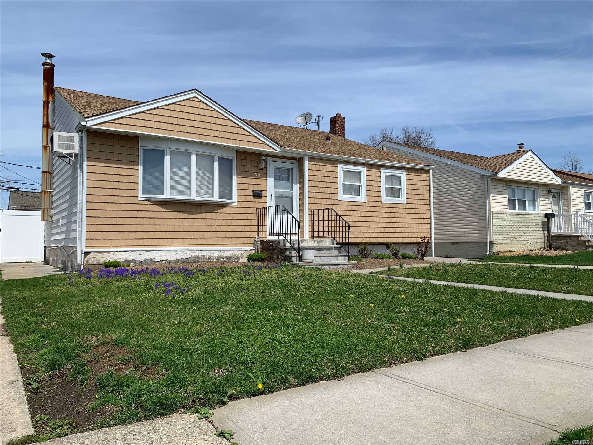 3 Bdr, 2 Bath Cape In The Heart Of Freeport.
