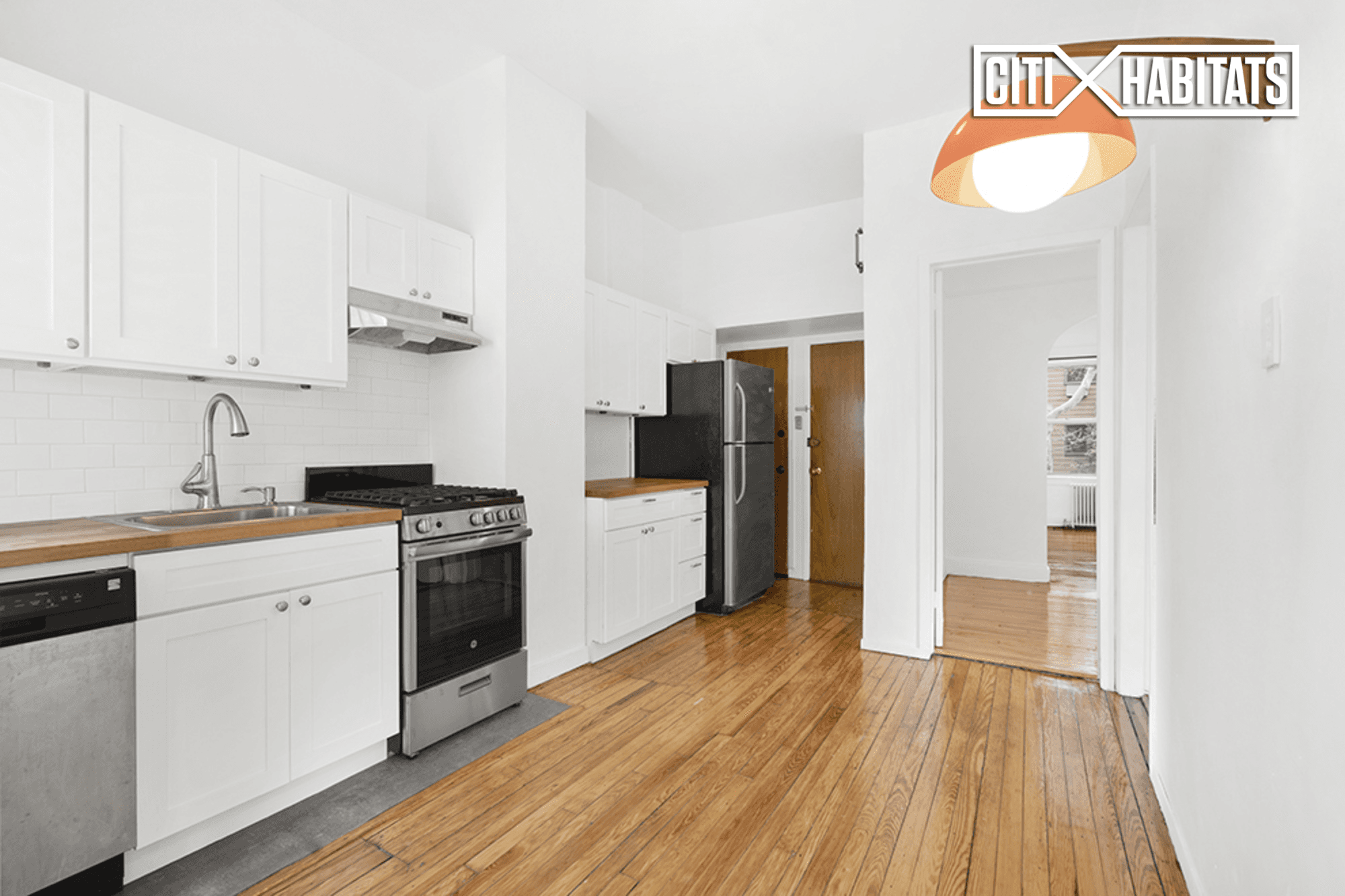 Massive 2. 5 bedroom apartment for rent in Williamsburg, Brooklyn 1st bedroom is massive with two connecting rooms.