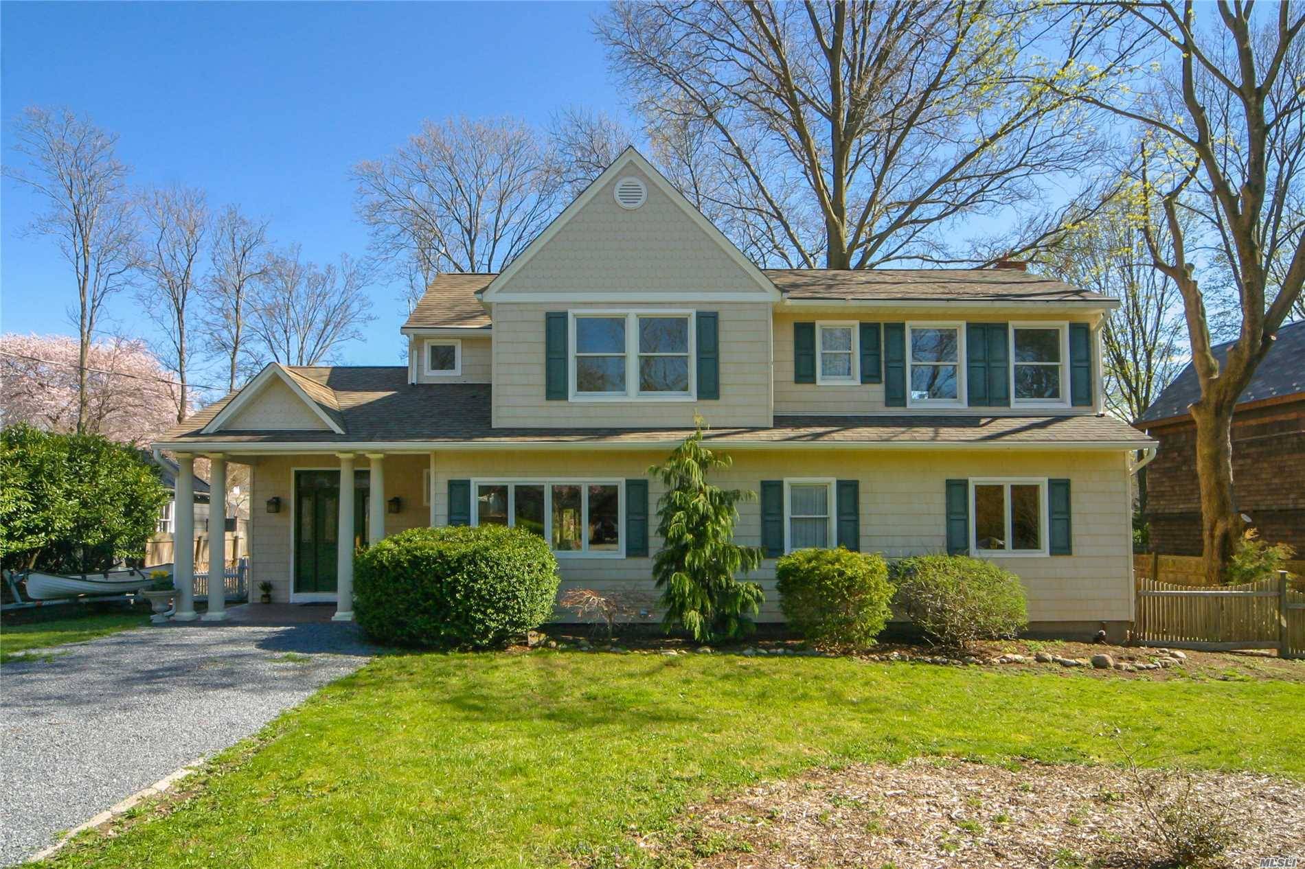 Dy Na Mite Location ! Custom 4 BD, 2 BA Colonial on 1 4 Acre on Little Neck Peninsula.
