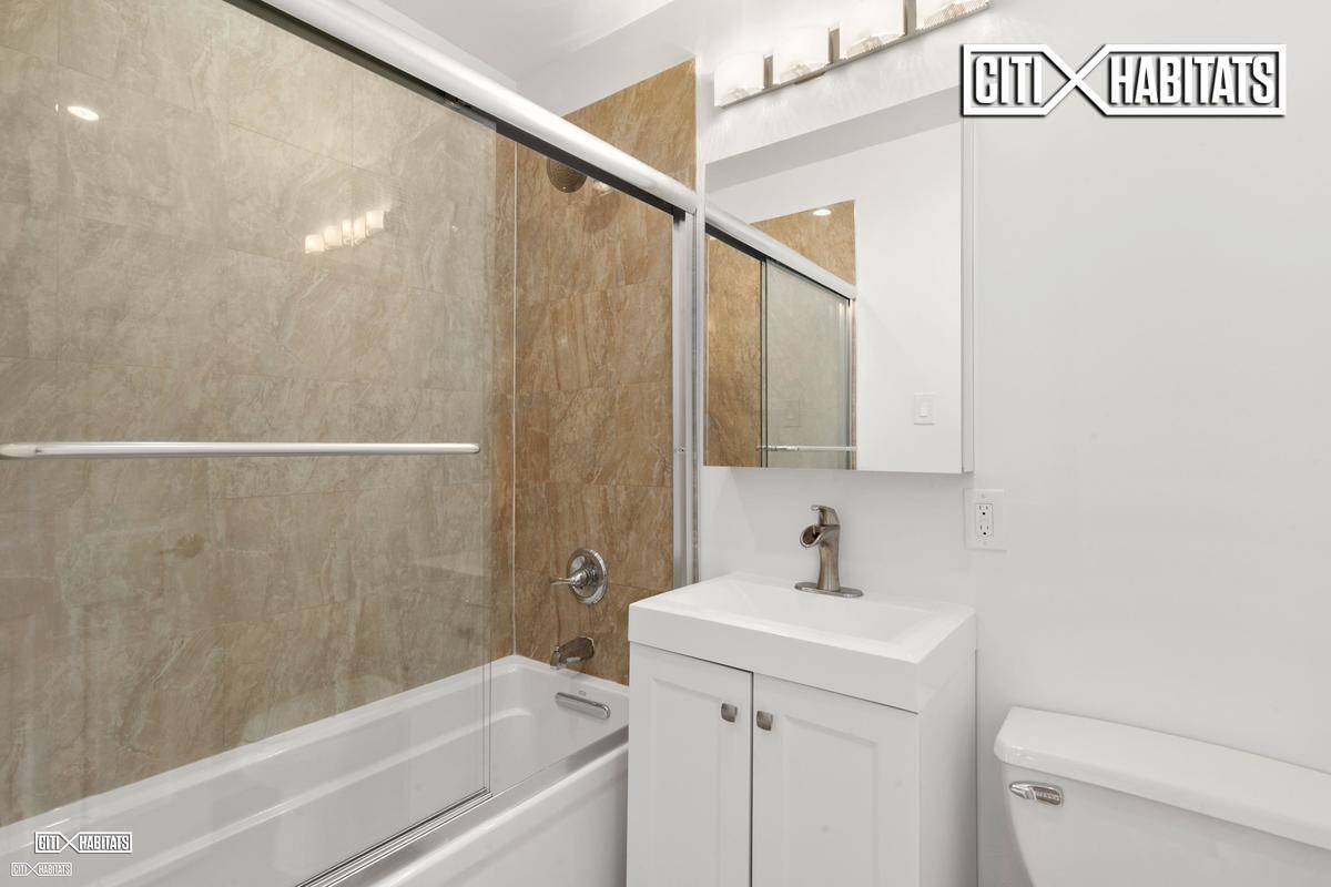 Beautiful and renovated two bedroom with a spacious kitchen, dishwasher, beautiful bathroom, 3 closets, hardwood floor, tall ceiling and excellent natural light.