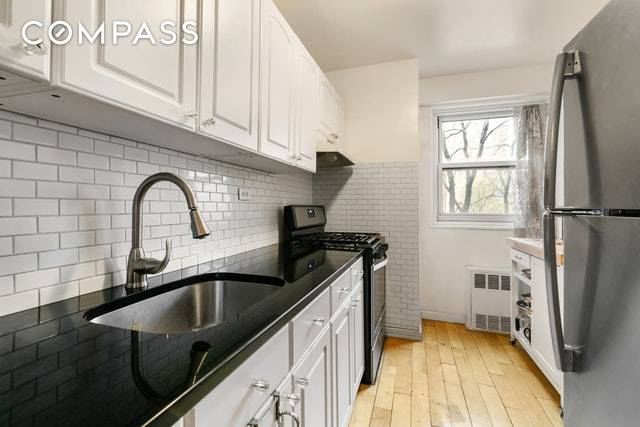 Stunning and Spacious 1 bedroom located in the desirable Downtown Brooklyn and Fort Greene boarder.