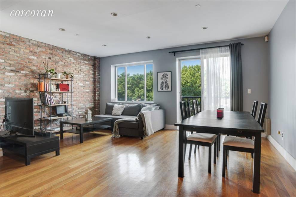 AN AWE INSPIRING ABODE Spencer Street Condos is a boutique, intimate, luxury condominium, with only two units per floor, on the border of Clinton Hill and Bedford Stuyvesant with homes ...