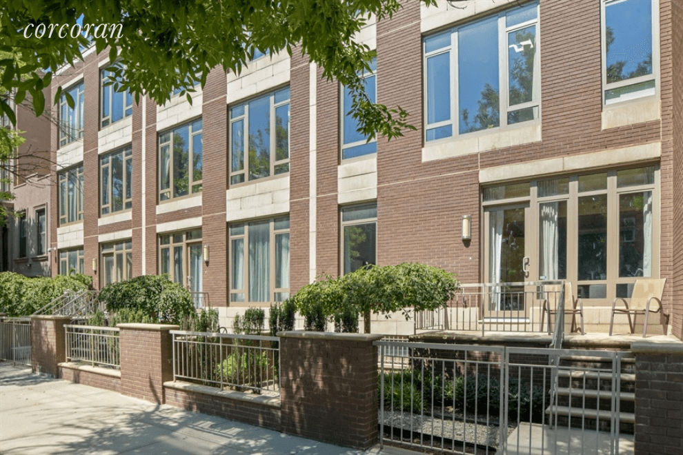 315 Gates Avenue was the first luxury building of its kind for the Bedford Stuyvesant when its last brick was laid in 2010, and its still hard to beat.