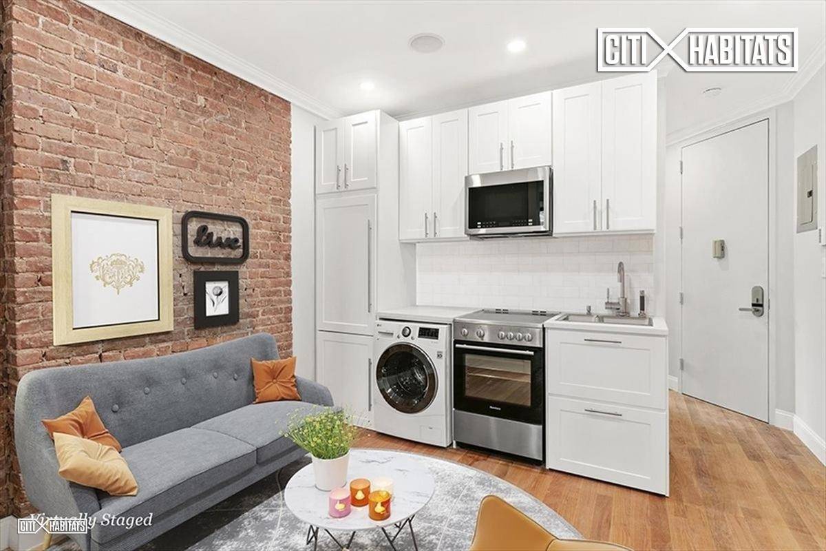 NO FEE Spacious two bedroom, one bathroom in a prime Upper East Side location !