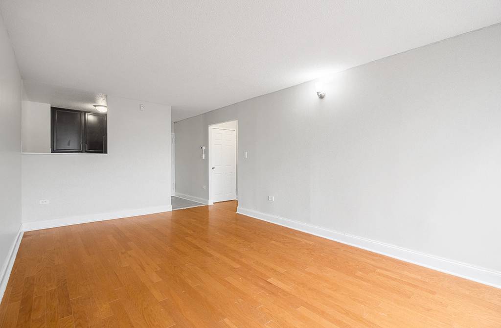 Bright and airy three bedroom home on gorgeous Roosevelt Island, only one stop on the F train to Midtown !