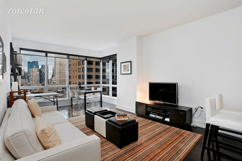 Stunning views can be yours from this fantastic unit located on the 25th floor of the Orion, this is one of the best condo buildings on the west side !