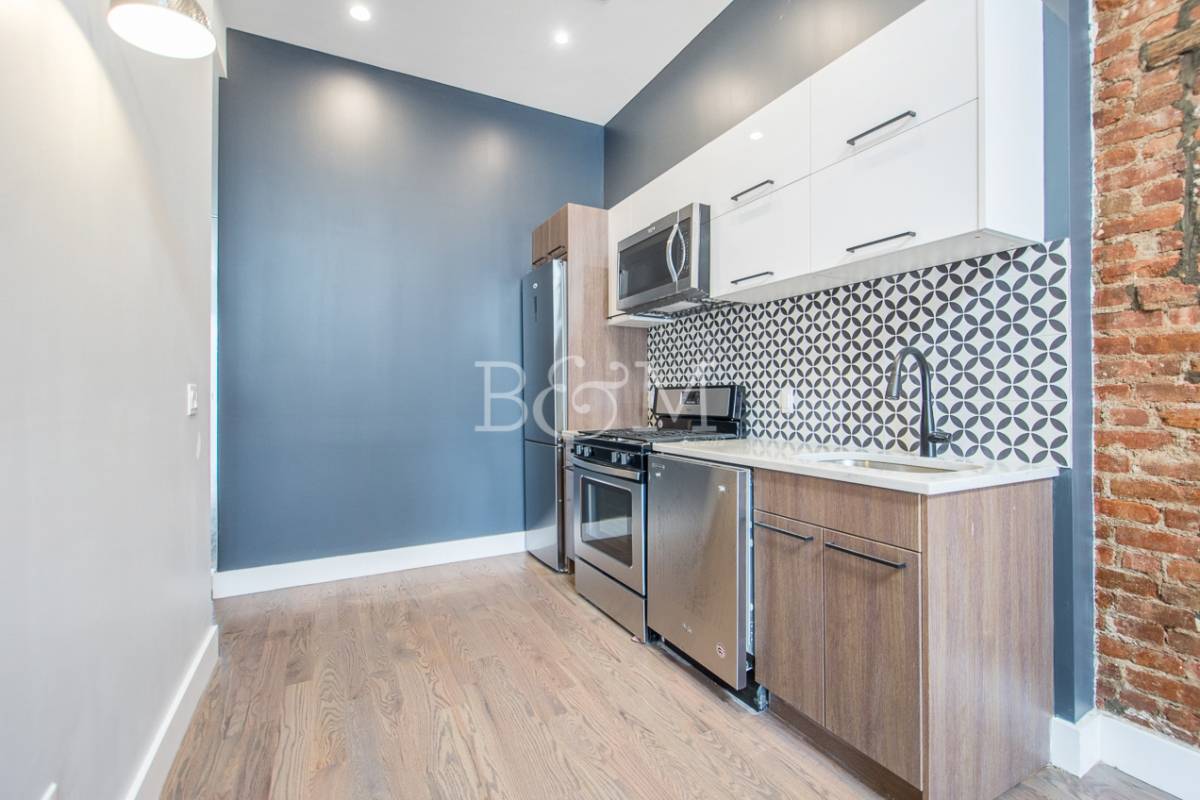 Our Thoughts As you walk into this stylish three bed 3 bath apartment in Bushwick, you'll notice the designer has skill and imagination.