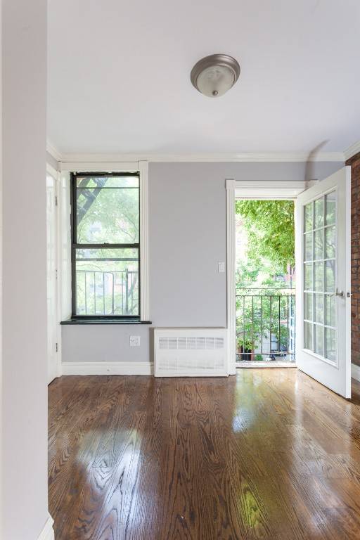 East Village: Renovated 1 Bedroom Apartment With Washer/Dryer