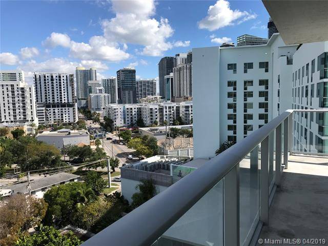 beautiful e beers/3 beds apartment in a new luxury complex at Brickell/Miami area with open modern kitchen
