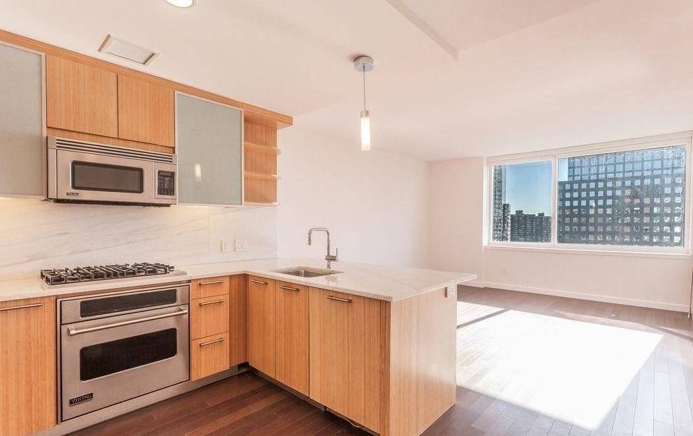 Deluxe 1 BR Apartment In Battery Park City With Water Views! ..No Fee