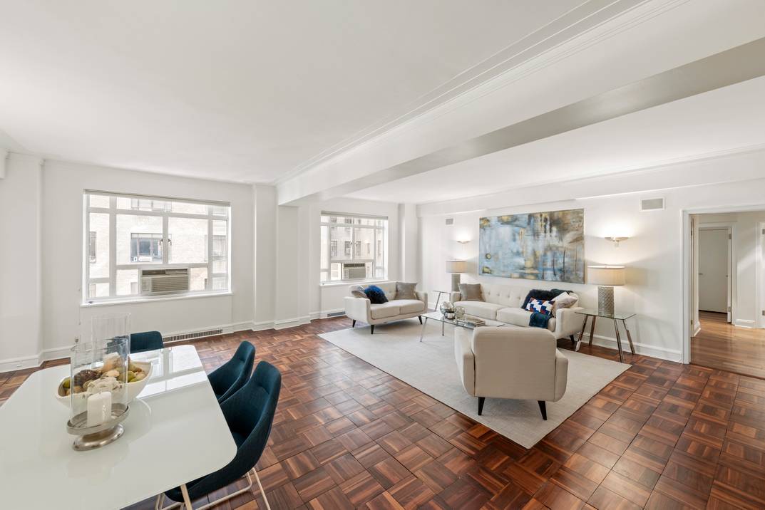 25 Central Park West: Rarely Available Spacious 4-Bed at The Century