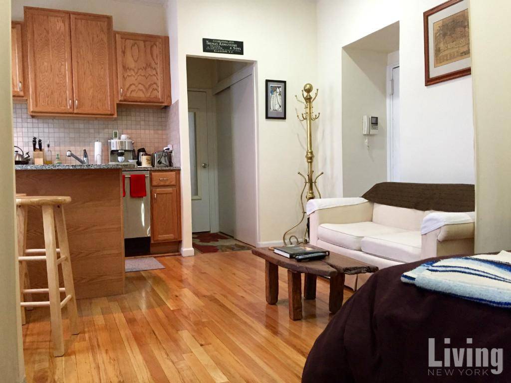Pristine, Renovated Open Floor Plan Studio In Centrally Located Murray Hill Townhouse.