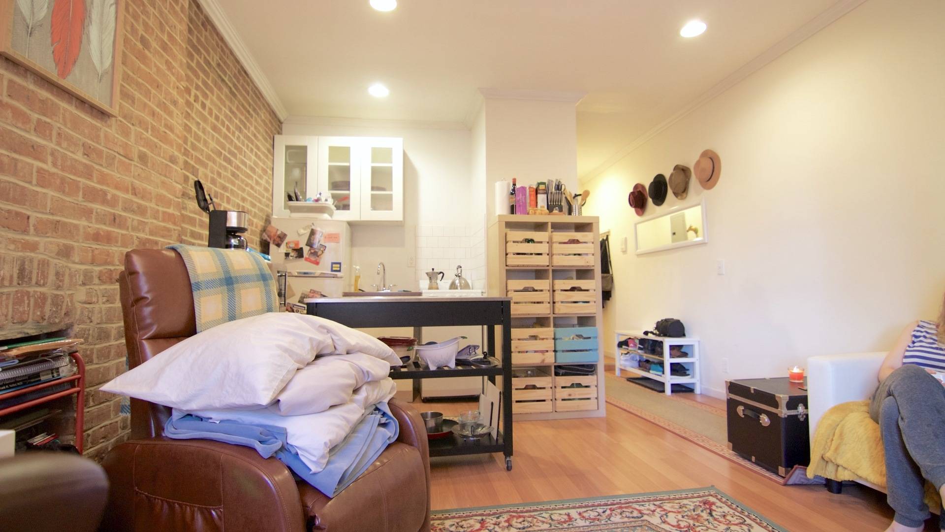 Low Fee. Charming 1 bedroom located in the heart of historic Brooklyn Heights.