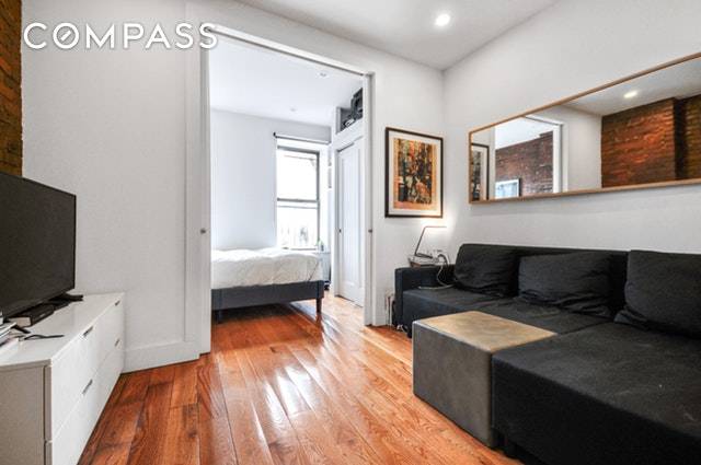 This recently renovated junior 1 bedroom 1 bathroom apartment showcases exposed brick and hardwood floors with an eastern exposure.