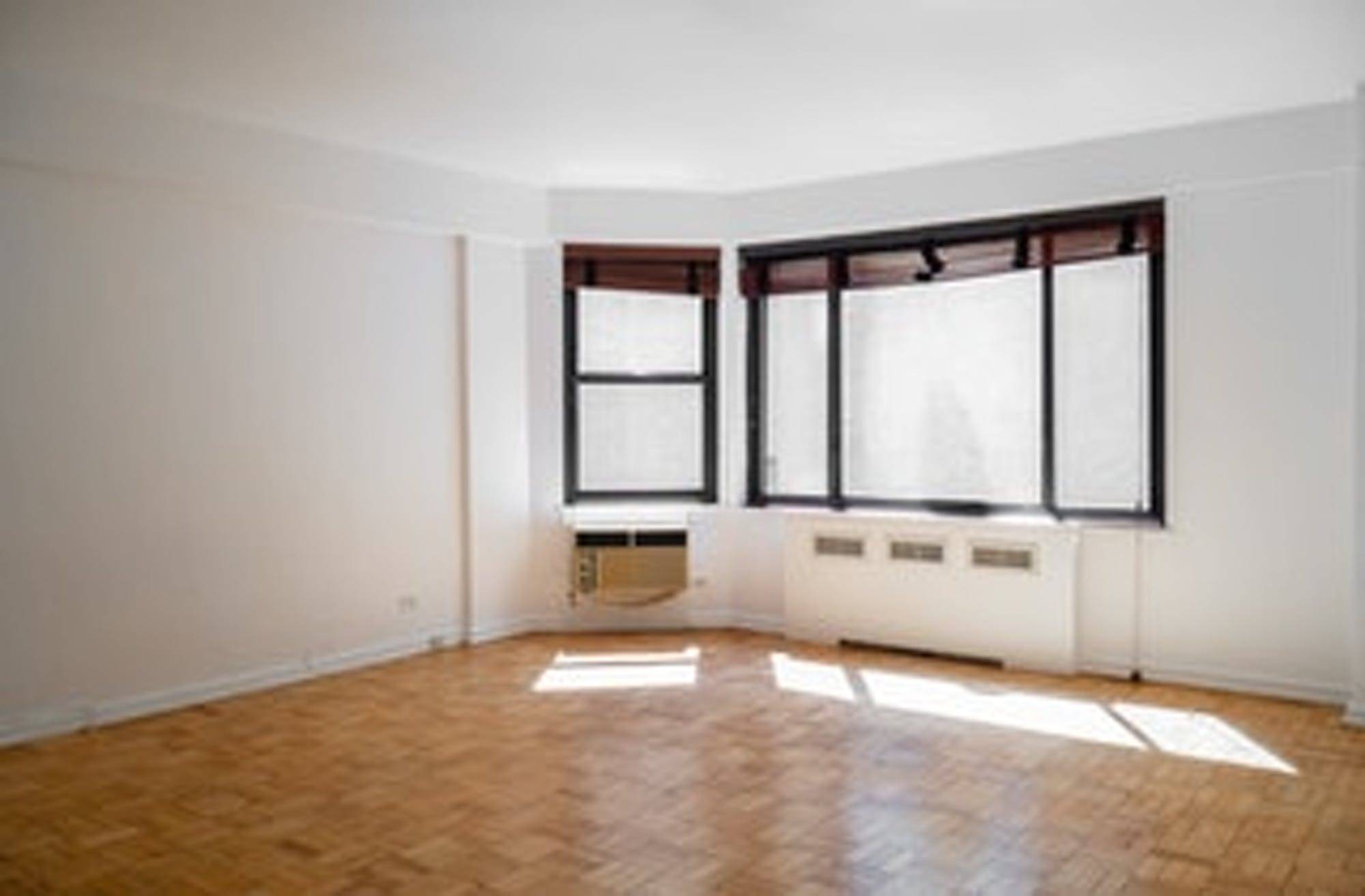 Quick and EASY Board Approval Process Luxurious Murray Hill Grand Studio in Full Service Building This enormous space is located on the 6th floor of a full time doorman elevator ...