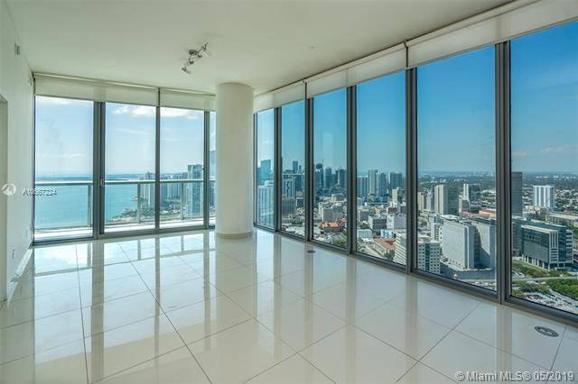 Spectacular 2/2 corner unit on the 53rd floor with breathtaking