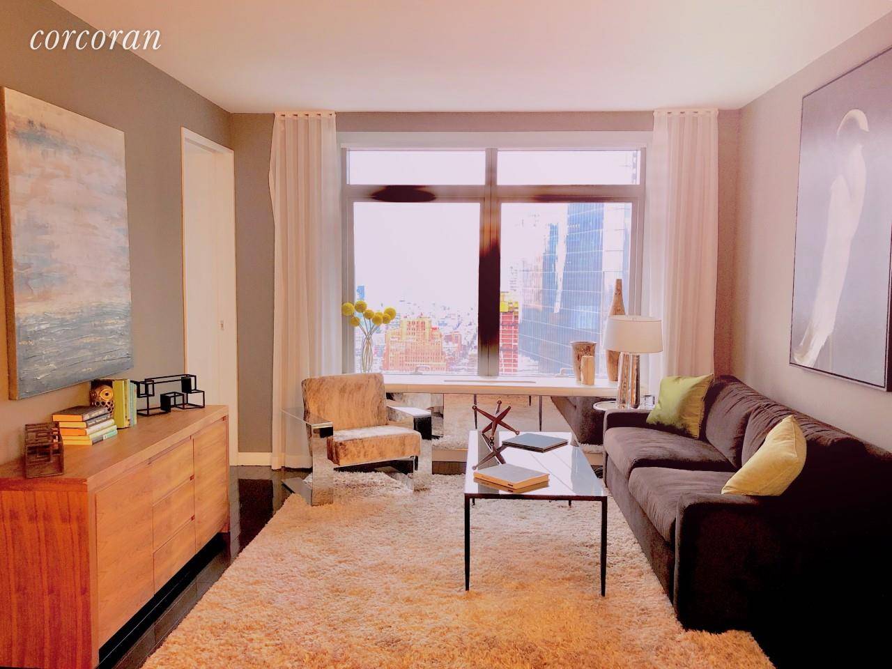 FULLY FURNISHEDMagnificent super luxury high rise close to both the Financial District, Battery Park City and Tribeca.