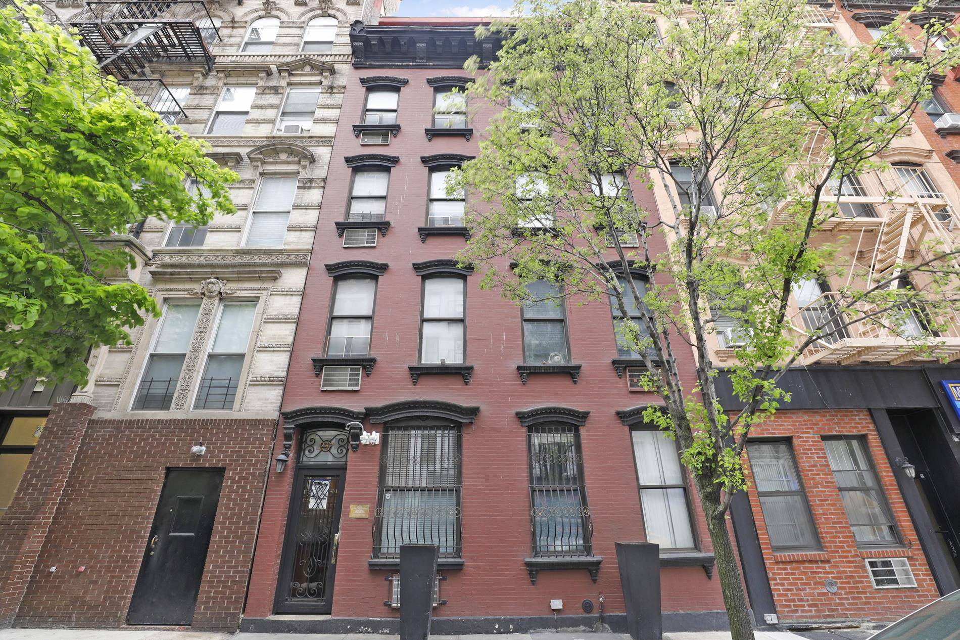 Finally you can have it all, Charming Brownstone details with new finishes, condo flexibility, spacious 1 bedroom apt on a quiet tree lined street in amazing neighborhood and all at ...