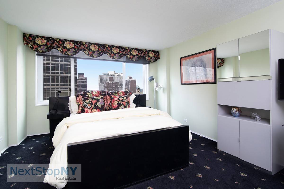 COME MOVE IN TO THIS HIGH FLOOR, BREATHTAKING VIEWS, STUDIO AT THE BREVARD !