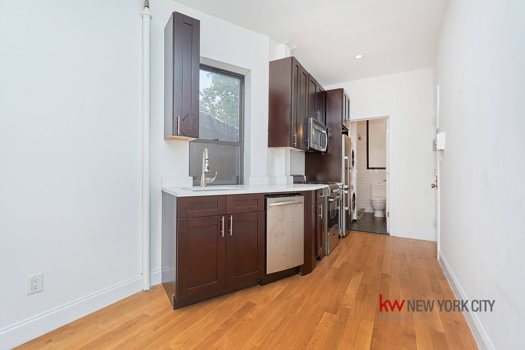 This is the LOWEST PRICED 1 bedroom option available for rent in the ENTIRE Boerum Hill area.