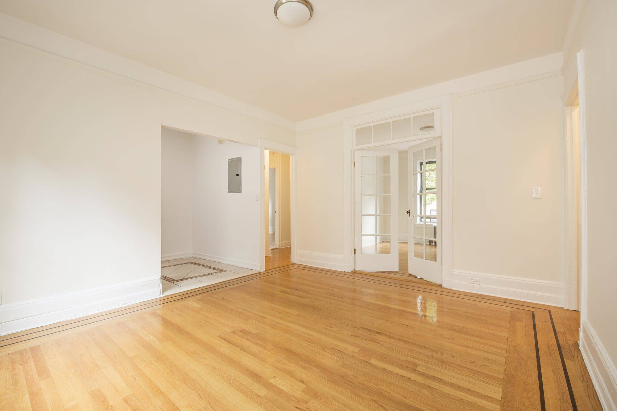 NO BROKERS FEE for this RENT STABILIZED apartment !