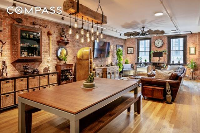 This fabulous south facing loft, located in the landmarked DUMBO Historic District, combines beautiful original prewar details such as exposed brick walls and cast iron columns, with the best of ...