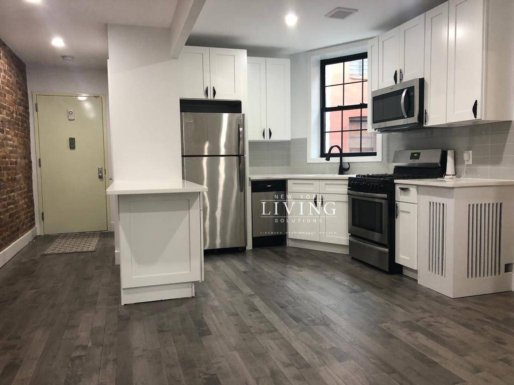 STUNNING UNIT ON 2ND FLOOR EAST NEW YORKHALF A BLOCK FROM J, 2, 3TRAIN BUS AT THE CORNERSTUNNING NEWLY RENOVATED BRICK WALL ACCENT NEW KITCHEN WITH STAINELESS STEEL APPLIANCES NEW ...