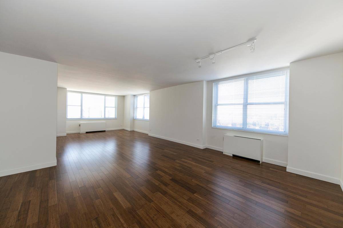 300 East 56th Street - Large 2 Bedroom 2.5 Bath in Midtwon East